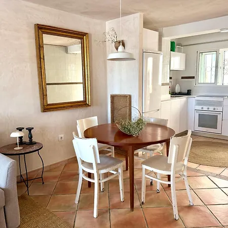 Hébergement de vacances Casa Colibri Con Piscina Privada *